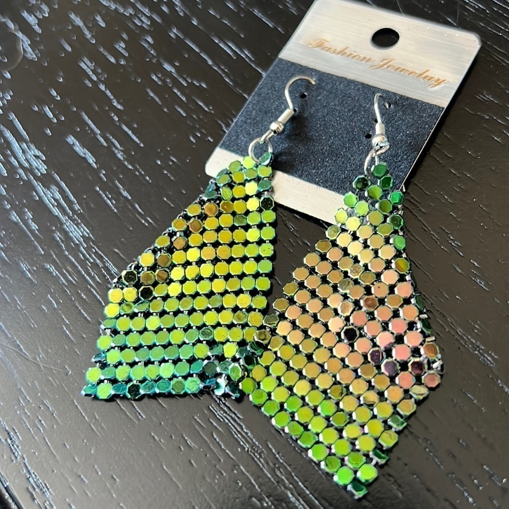 Retro 80s metal mesh earrings-NWT